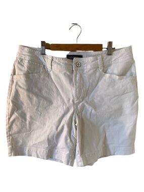 Lee Platinum Lable bright white shorts. Size 14. Pockets.